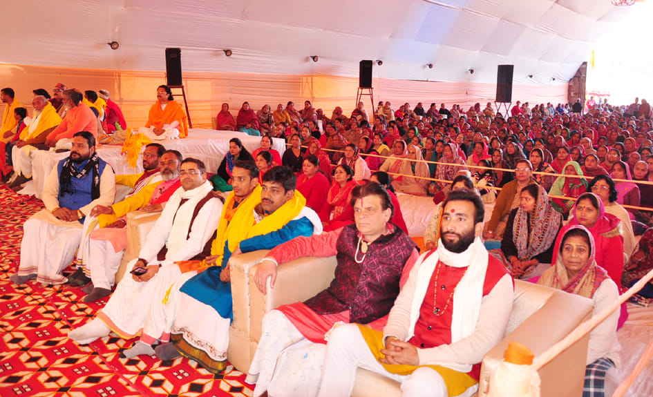 साउथ सिटी में श्रीमद् भागवत मे भाग लेते आचार्य गण साउथ सिटी में श्रीमद् भागवत मे भाग लेते आचार्य गण