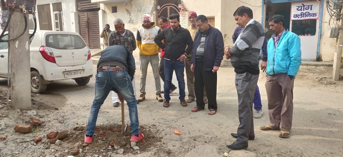 From the Mayor to the Minister of Public Health,  is not able to provide clean drinking water to thePatel nagar