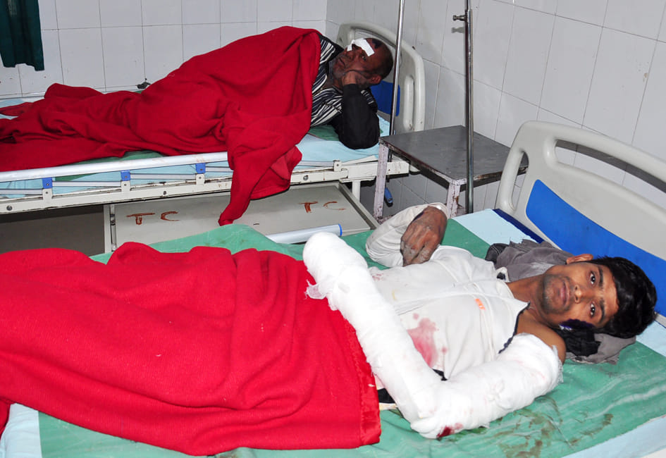 ओजपुरा में लेंटर गिरने के दौरान घायल ठेकेदार और मजदूर ओजपुरा में लेंटर गिरने के दौरान घायल ठेकेदार और मजदूर