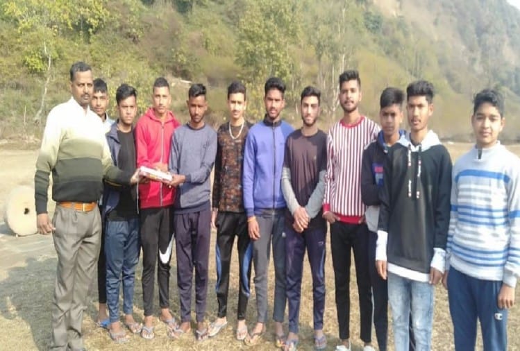 सेना में भर्ती हुए युवा