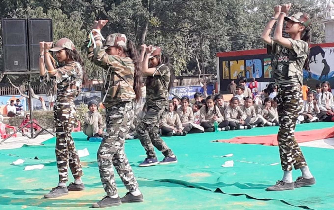  नेहरु पार्क में सांस्कृतिक कार्यक्रम प्रस्तुत करते बच्चे। 