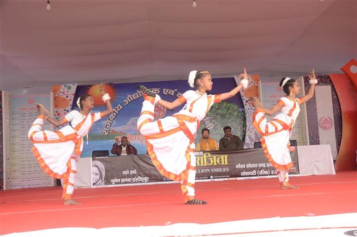 -मां सरस्वती शारदे, वीणा वादिनी शारदे.., गीत पर सरस्वती वंदना प्रस्तुत करतीं भावना डांस एकेडमी की छ -मां सरस्वती शारदे, वीणा वादिनी शारदे.., गीत पर सरस्वती वंदना प्रस्तुत करतीं भावना डांस एकेडमी की छ