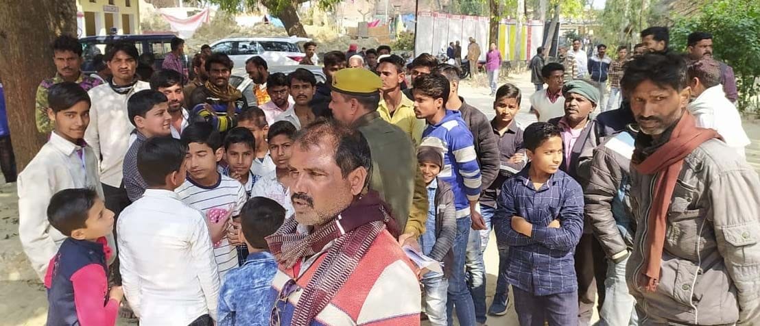 कंधई थाने के राजापुर मुफरिद में आयोजित सेमिनार को पुलिस द्वारा रोके जाने के विरोध में थाने पहुंच? कंधई थाने के राजापुर मुफरिद में आयोजित सेमिनार को पुलिस द्वारा रोके जाने के विरोध में थाने पहुंच?