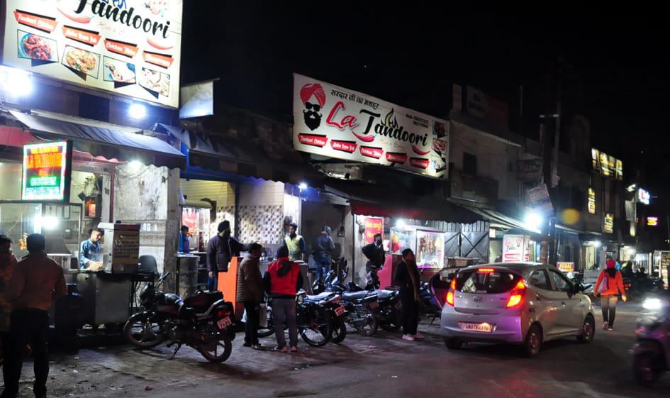 रेलवे रोड स्थित चिकन शॉप