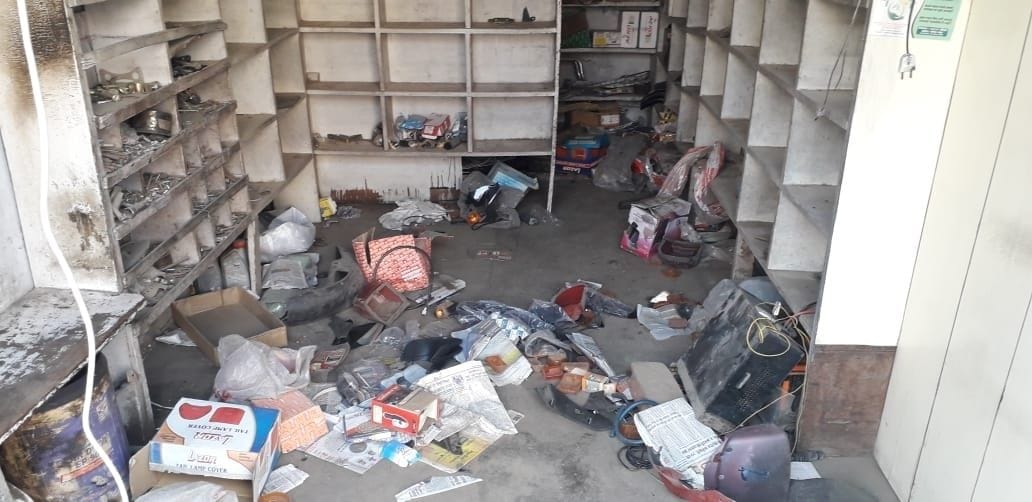 चोरी की वारदात के बाद दुकान में बिखरा पड़ा सामान। चोरी की वारदात के बाद दुकान में बिखरा पड़ा सामान।