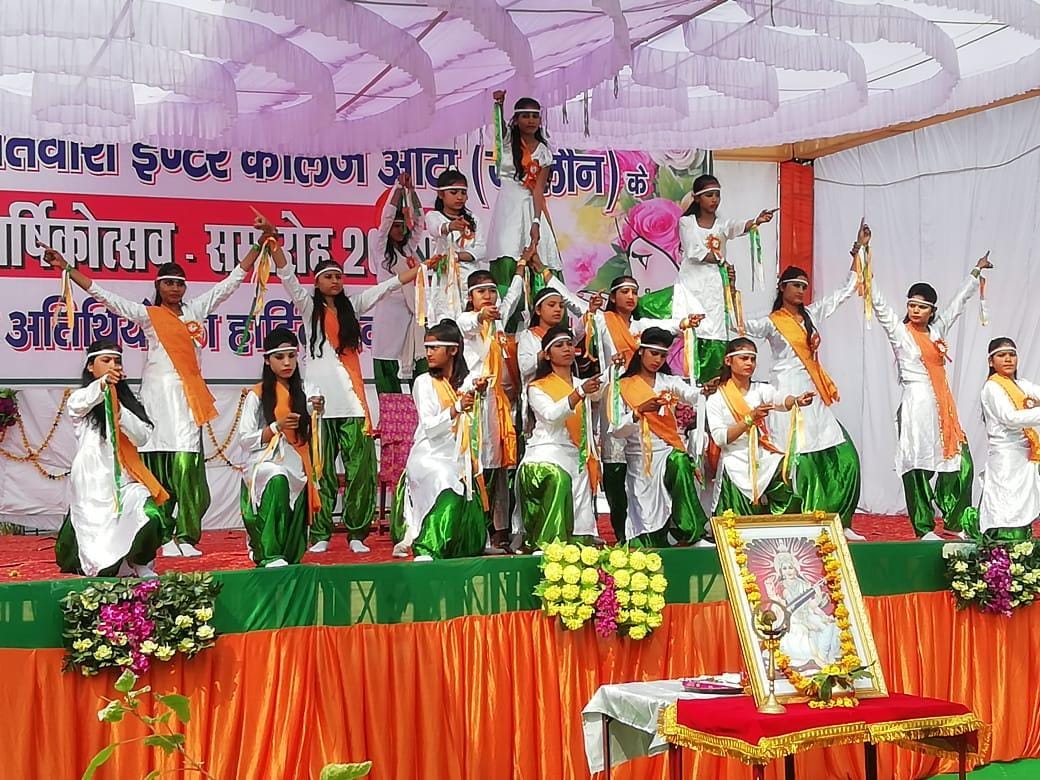 बीएमटी इंटर कॉलेज में सांस्कृतिक कार्यक्रम प्रस्तुत करती छात्राएं बीएमटी इंटर कॉलेज में सांस्कृतिक कार्यक्रम प्रस्तुत करती छात्राएं