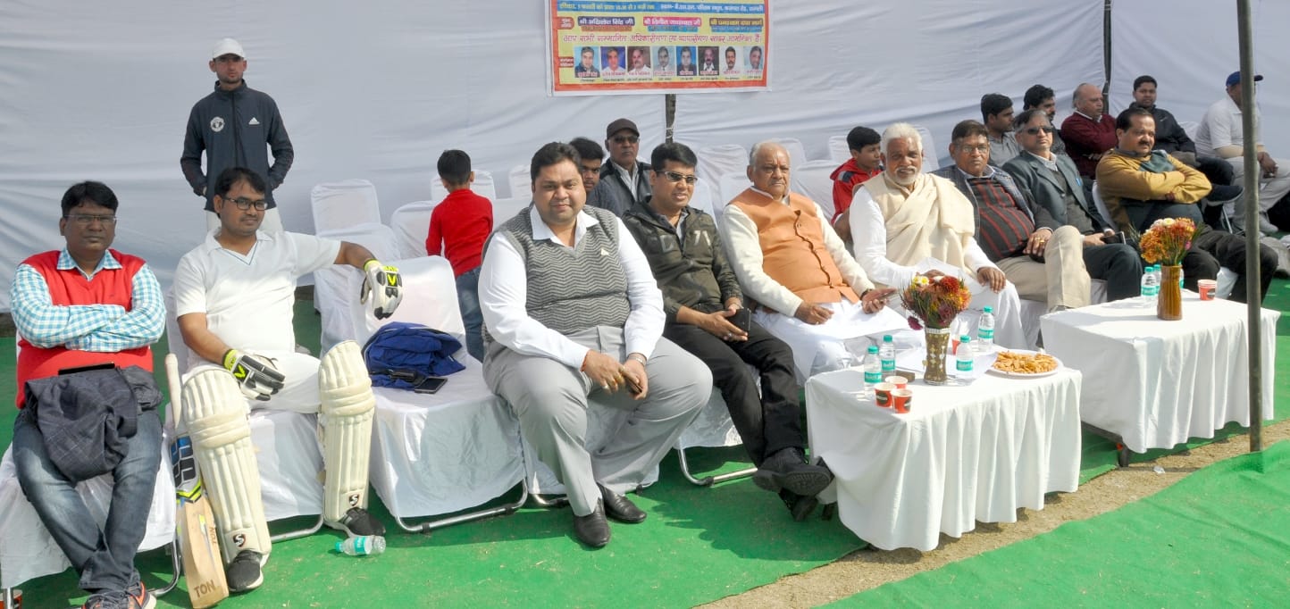 शामली बीएसएम स्कूल में सद्वभावना क्रिकेट मैच देखते व्यपारी व अधिकारी शामली बीएसएम स्कूल में सद्वभावना क्रिकेट मैच देखते व्यपारी व अधिकारी