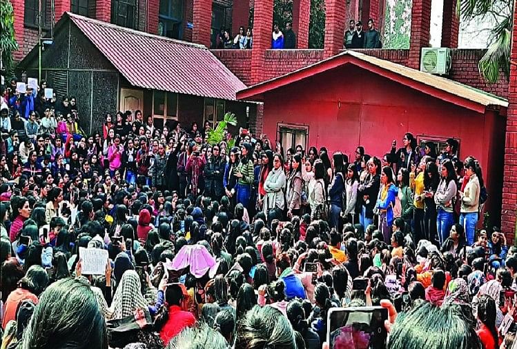 Security officials did nothing when men gatecrashed campus, molested girls: Gargi College students