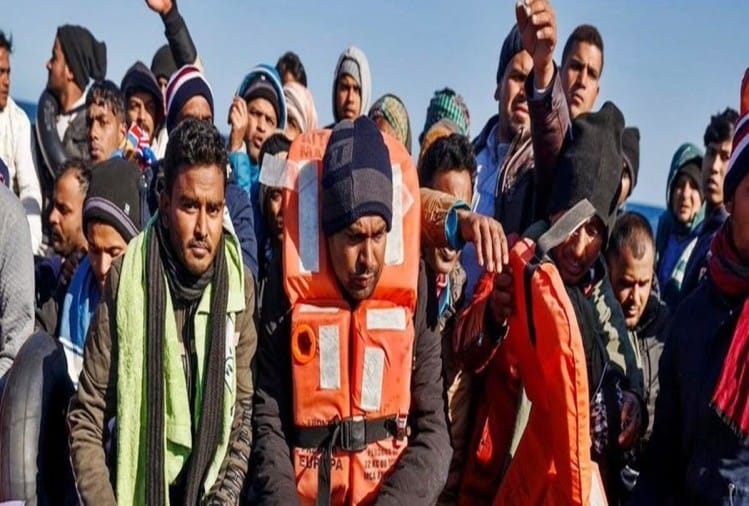 नाव डूबने से 14 रोहिंग्या की मौत