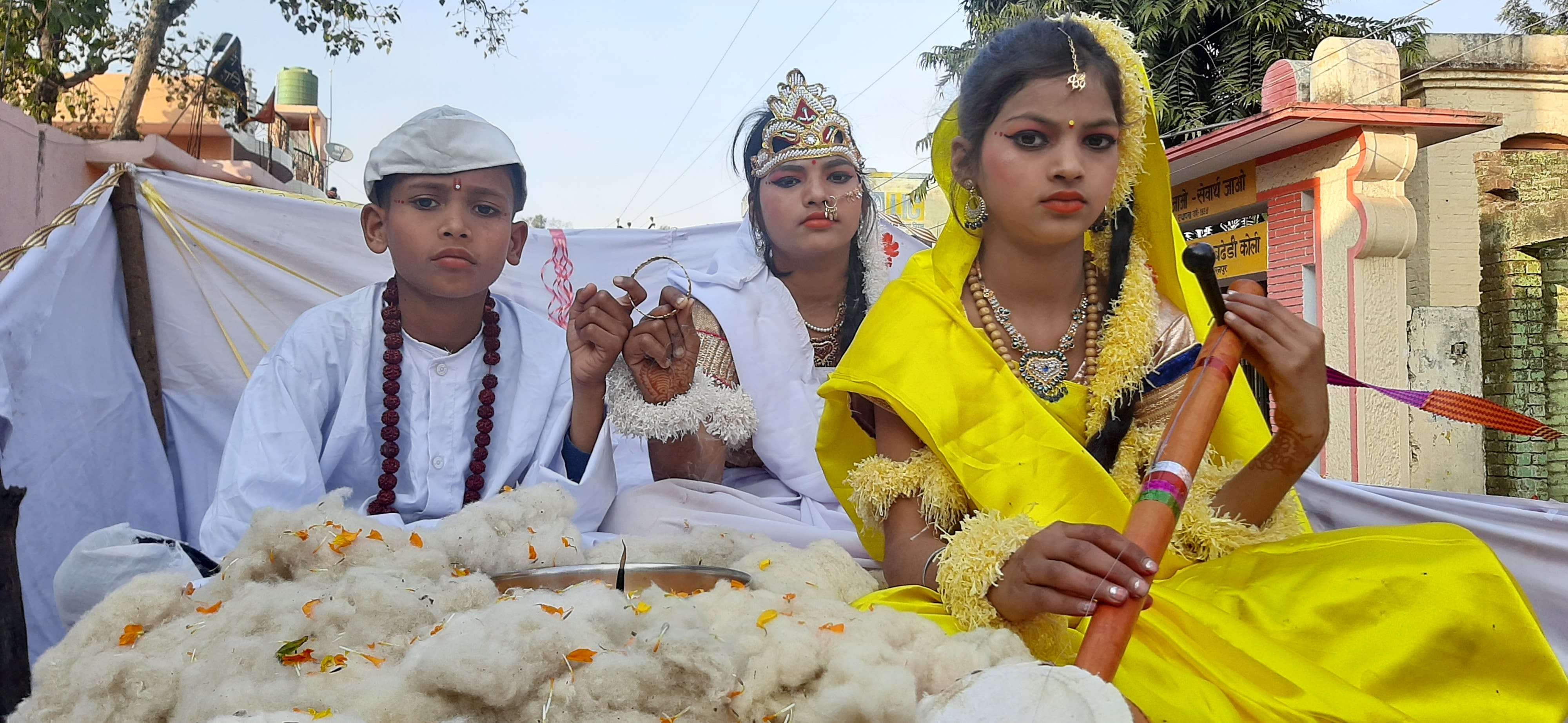 नागल में निकाली गई शोभायात्रा में शामिल झांकी