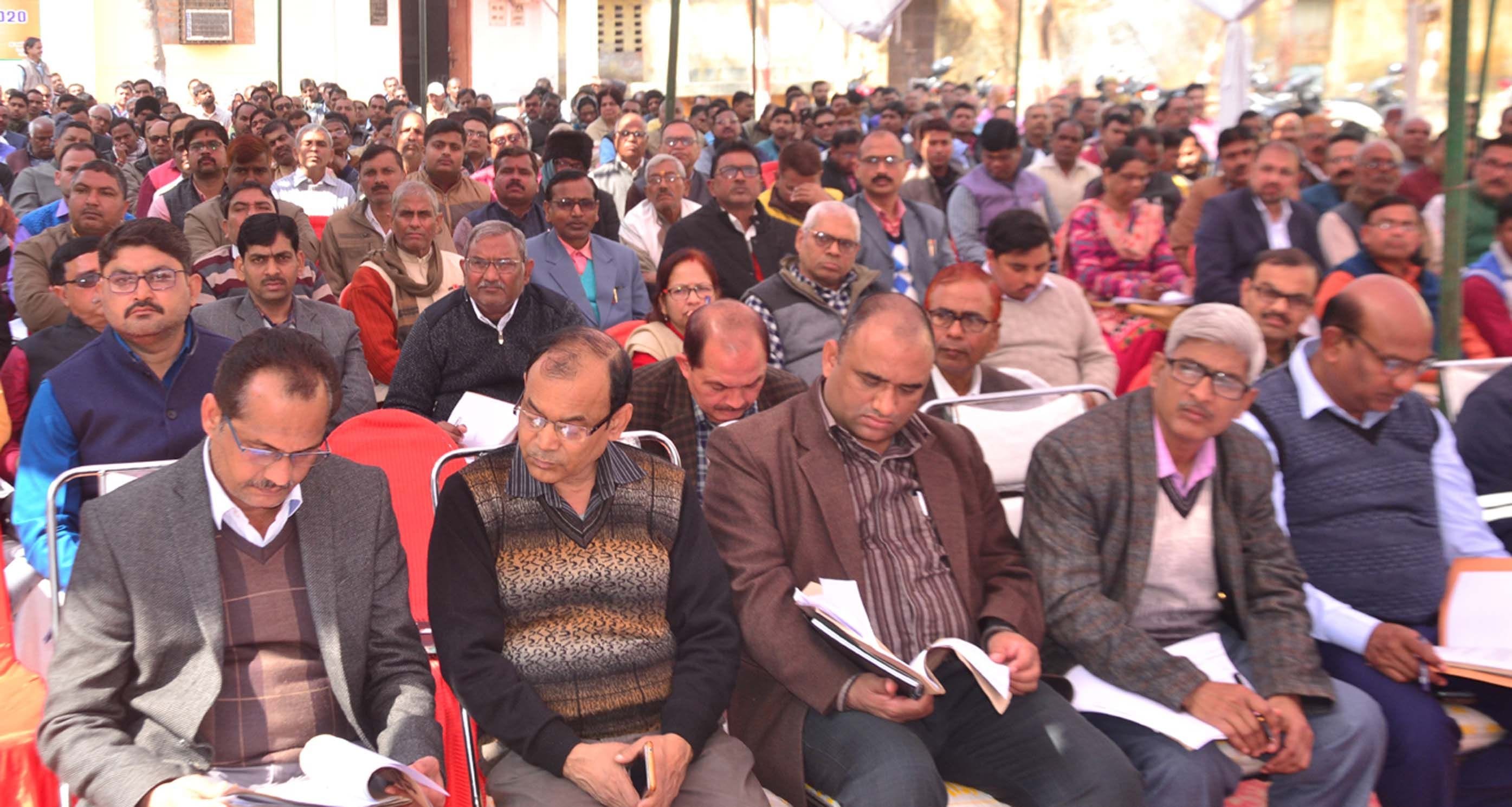 जीआईसी में बोर्ड परीक्षा की तैयारी समीक्षा बैठक में जुटे अधिकारी। जीआईसी में बोर्ड परीक्षा की तैयारी समीक्षा बैठक में जुटे अधिकारी।