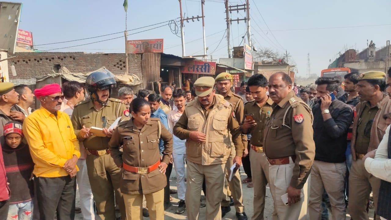 घटनास्थल पर मौजूद पुलिस फोर्स घटनास्थल पर मौजूद पुलिस फोर्स