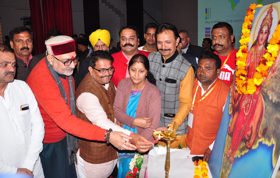 जनमंच में जनसंख्या समाधान फाउंडेशन एंव हिन्दु जागरण मंच के तत्वाधान राष्ट्र रक्षक सम्मेलन का दी