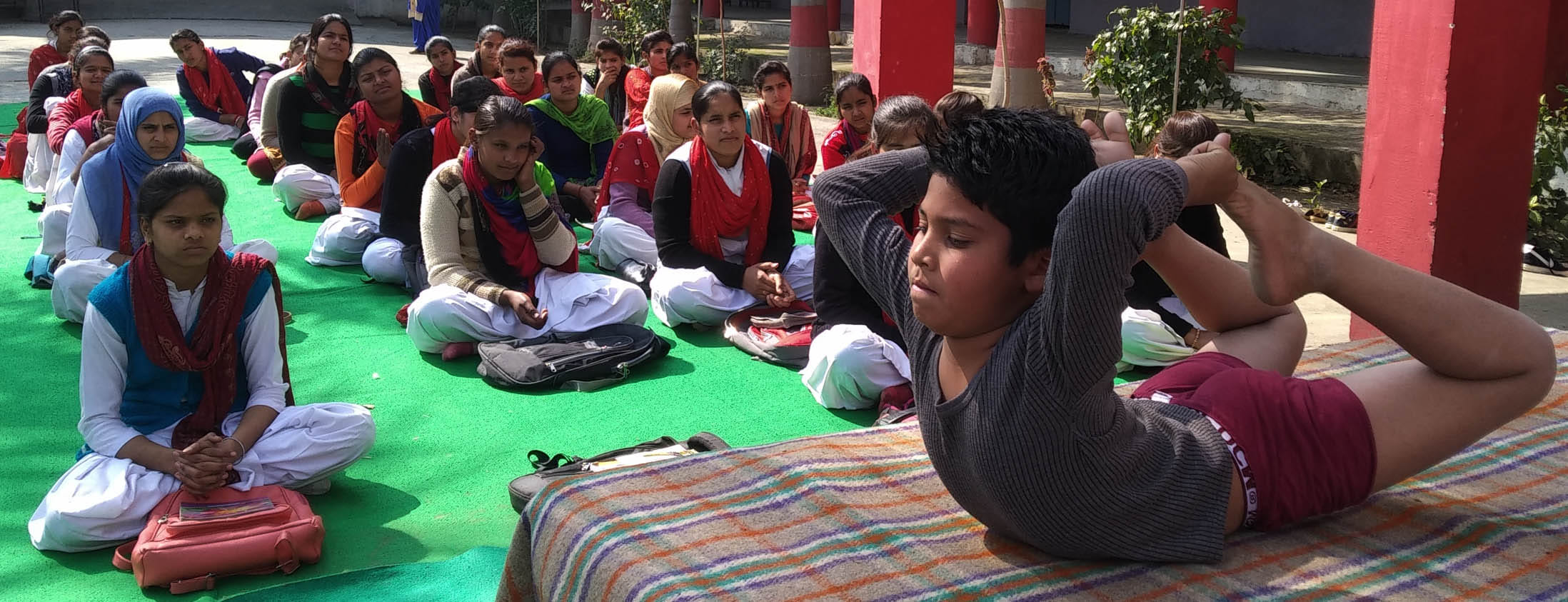 चंद्रशेखर आजाद पीजी कॉलेज में अमर उजाला के अपराजिता कार्यक्रम में योगासन का प्रदर्शन करता गुरूक चंद्रशेखर आजाद पीजी कॉलेज में अमर उजाला के अपराजिता कार्यक्रम में योगासन का प्रदर्शन करता गुरूक