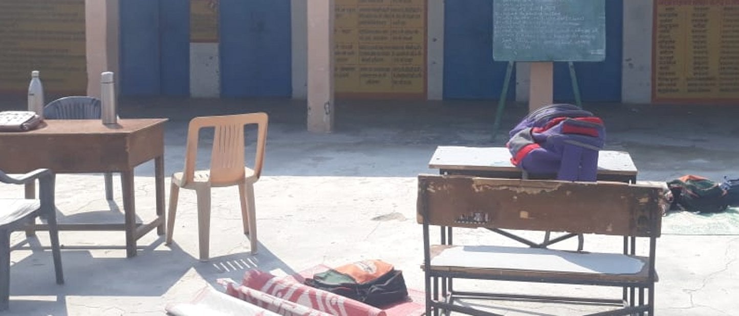 झिंझाना के गांव बैदखेडी मे पूर्व माध्यमिक विद्यालय। में खाली पडी शिक्षिक की कुर्सी झिंझाना के गांव बैदखेडी मे पूर्व माध्यमिक विद्यालय। में खाली पडी शिक्षिक की कुर्सी