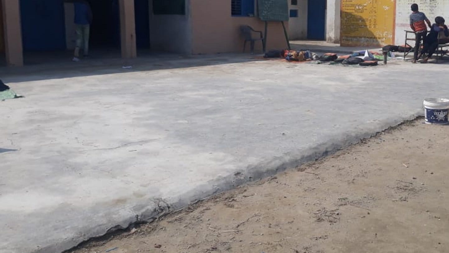 झिंझाना के गांव बैदखेडी मे पूर्व माध्यमिक लगा मिटटी का ढेर झिंझाना के गांव बैदखेडी मे पूर्व माध्यमिक लगा मिटटी का ढेर