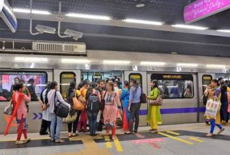 Delhi Metro Open News: After Reopen Only 38 Percent Gates To Open 20  Percent Commuters To Travel Only 3 In Lift Allow Due To Social Distancing - Delhi  Metro: शुरू हुई मेट्रो