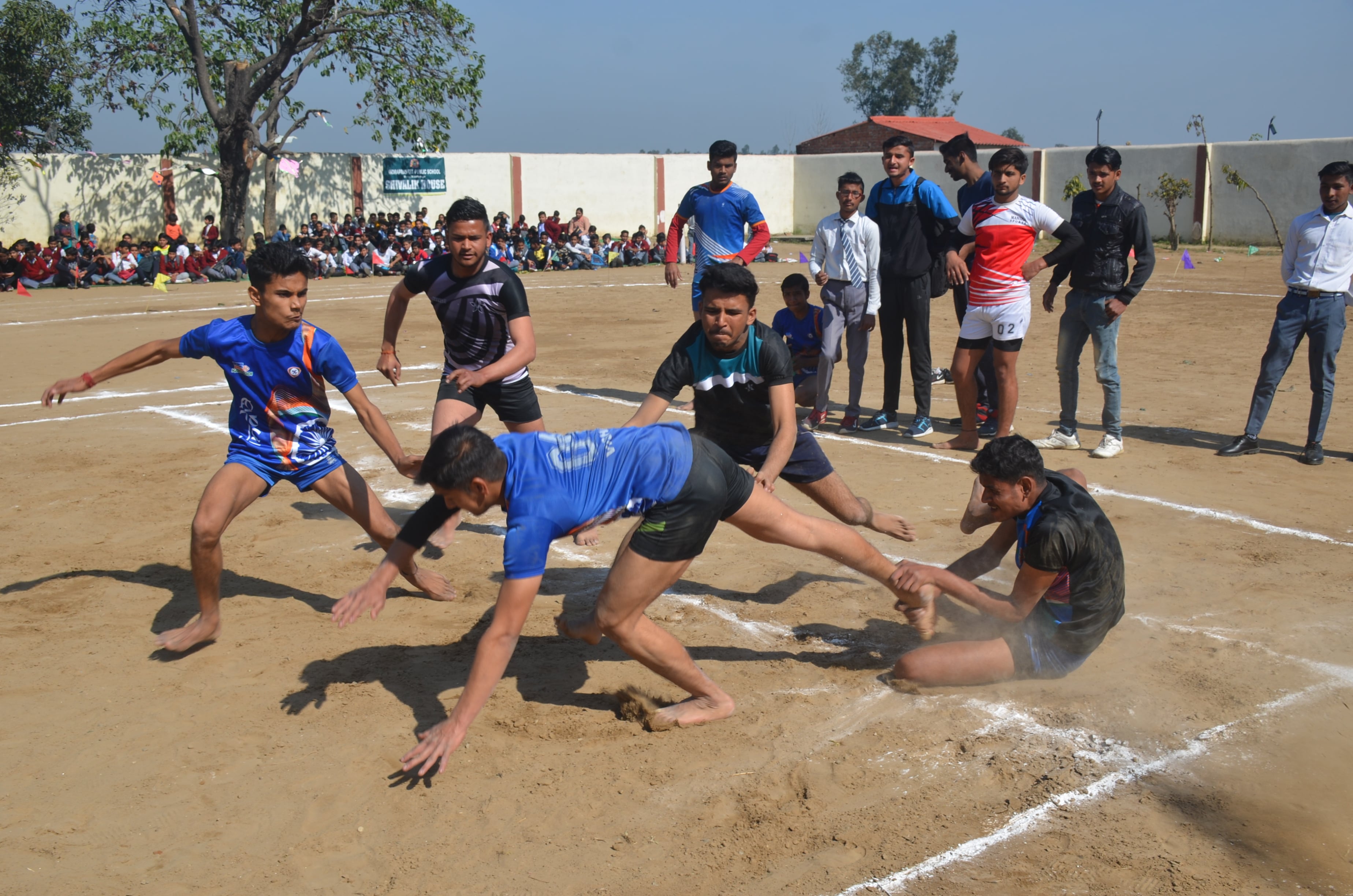 मोरना के इंद्रप्रस्थ पब्लिक स्कूल में कबडडी प्रतियोगिता में भाग लेते छात्र। मोरना के इंद्रप्रस्थ पब्लिक स्कूल में कबडडी प्रतियोगिता में भाग लेते छात्र।