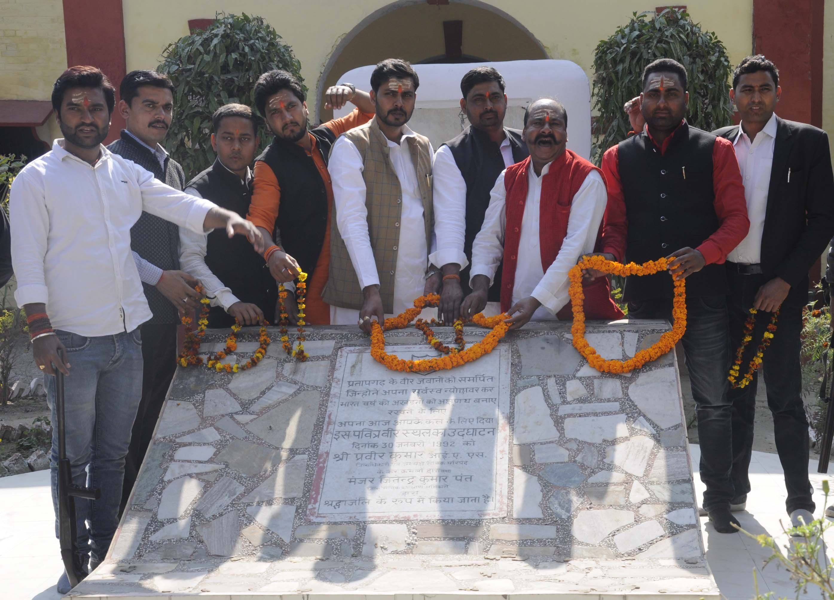 पुलवामा हमले में शहीद जवानों को सैनिक कल्याण बोर्ड स्थित स्मारक पर पुष्प अर्पित कर श्रद्धांजलि ?