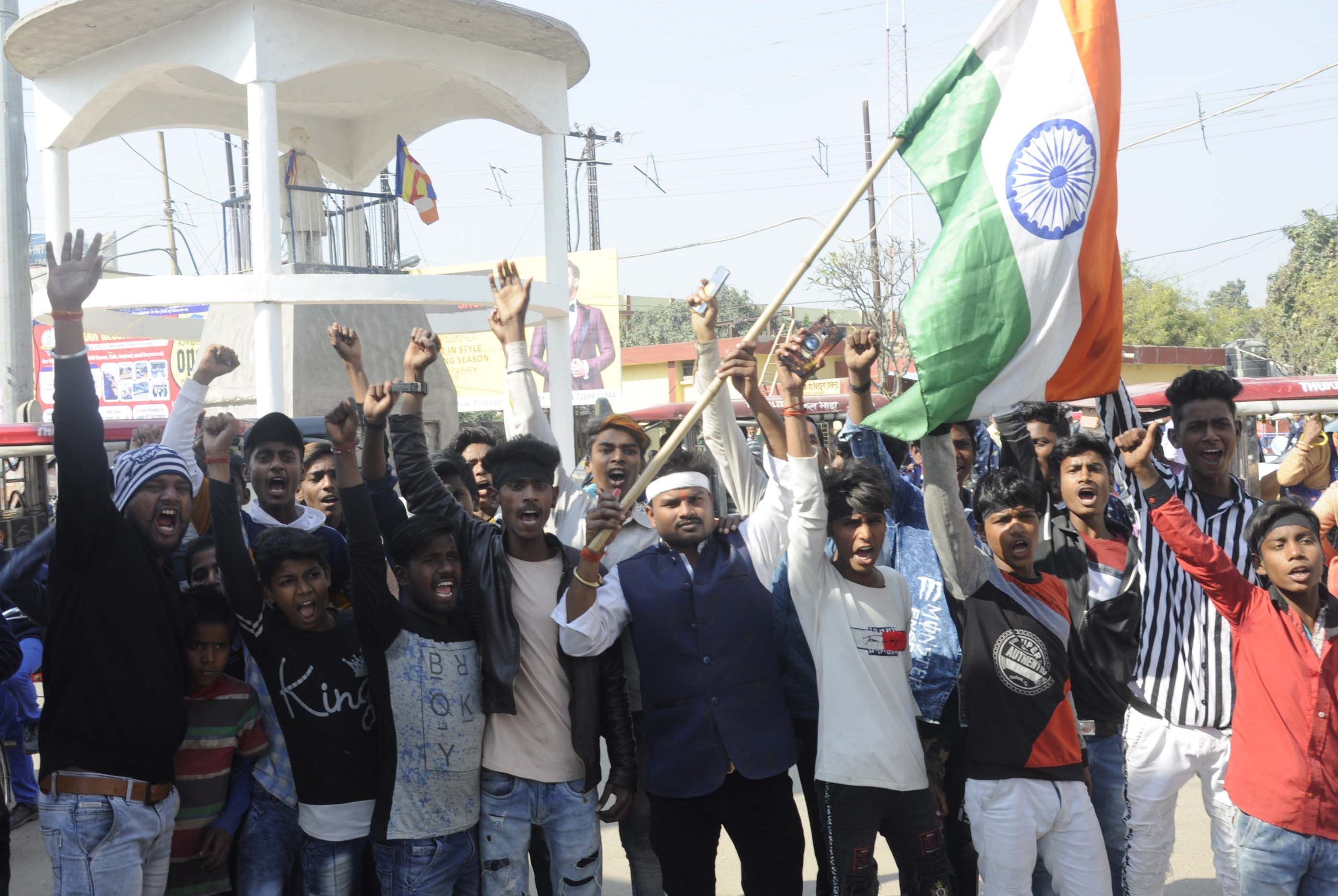 पुलवामा हमले में शहीद सैनिकों की पहली बरसी सिटी से निकली श्रद्धांजलि यात्रा।