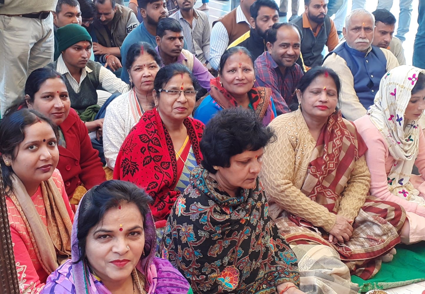 शामली हनुमान धाम पर हवन में भाग लेते भाजापा कार्यकर्ता शामली हनुमान धाम पर हवन में भाग लेते भाजापा कार्यकर्ता