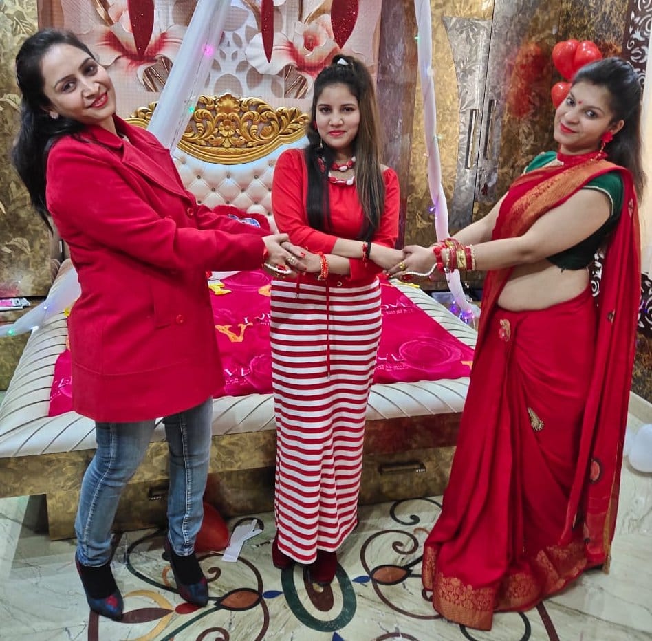 शामली वेलेंटाइन डे पर शिल्पा साक्षी व शिल्पी। शामली वेलेंटाइन डे पर शिल्पा साक्षी व शिल्पी।