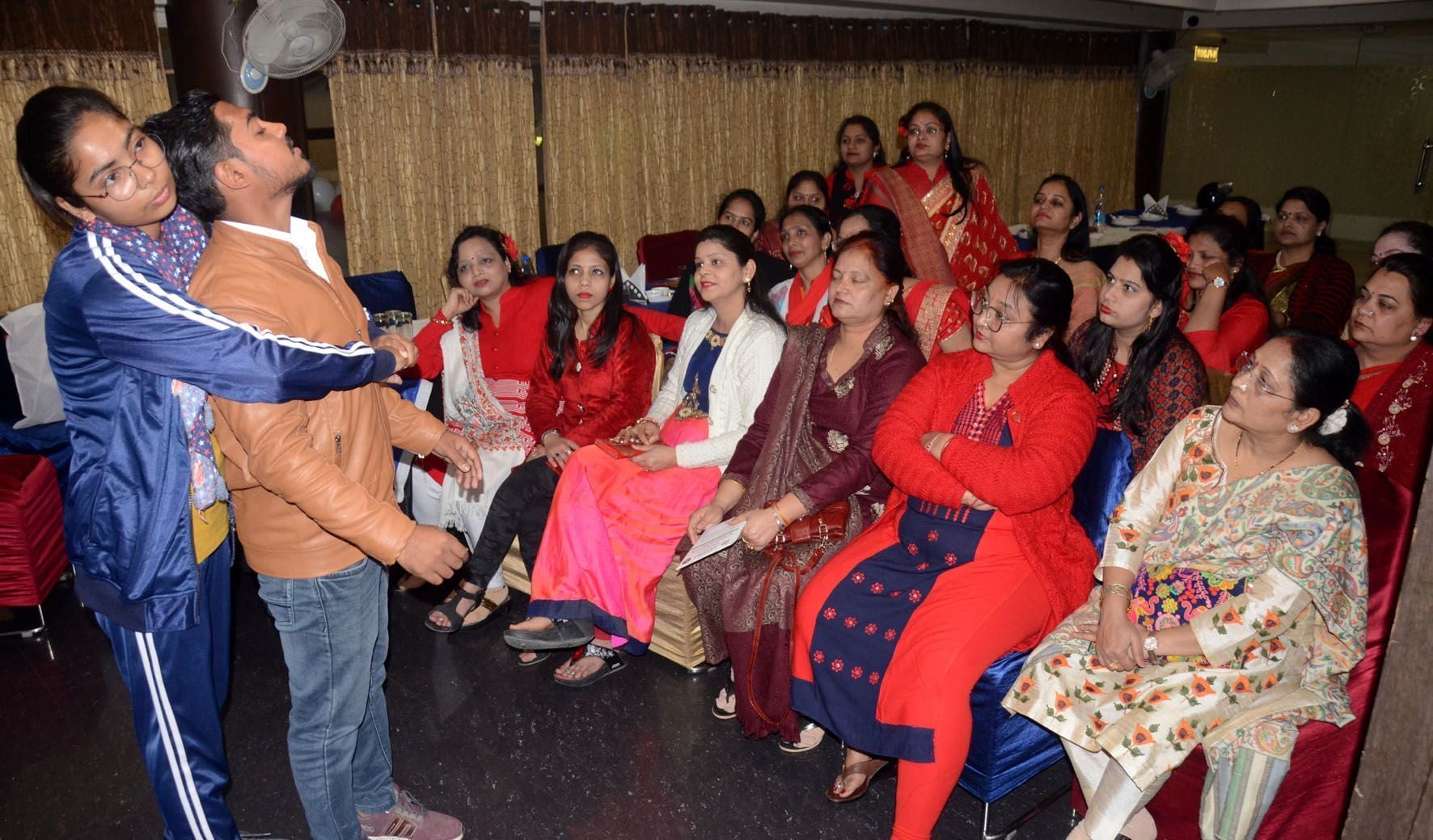 अपराजिताः महिलाओं को ताइक्वांडो का प्रशिक्षण देते मोहम्मद अहमद, कौसेन खान। अपराजिताः महिलाओं को ताइक्वांडो का प्रशिक्षण देते मोहम्मद अहमद, कौसेन खान।