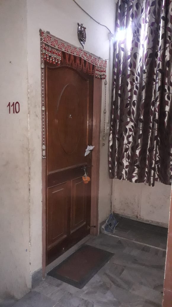 बस्ती जिले में सोमवार रात सड़क हादसे में गोरखपुर के मृत प्रमुख व्यवसायी प्रेम जालान और उनकी पत्न?