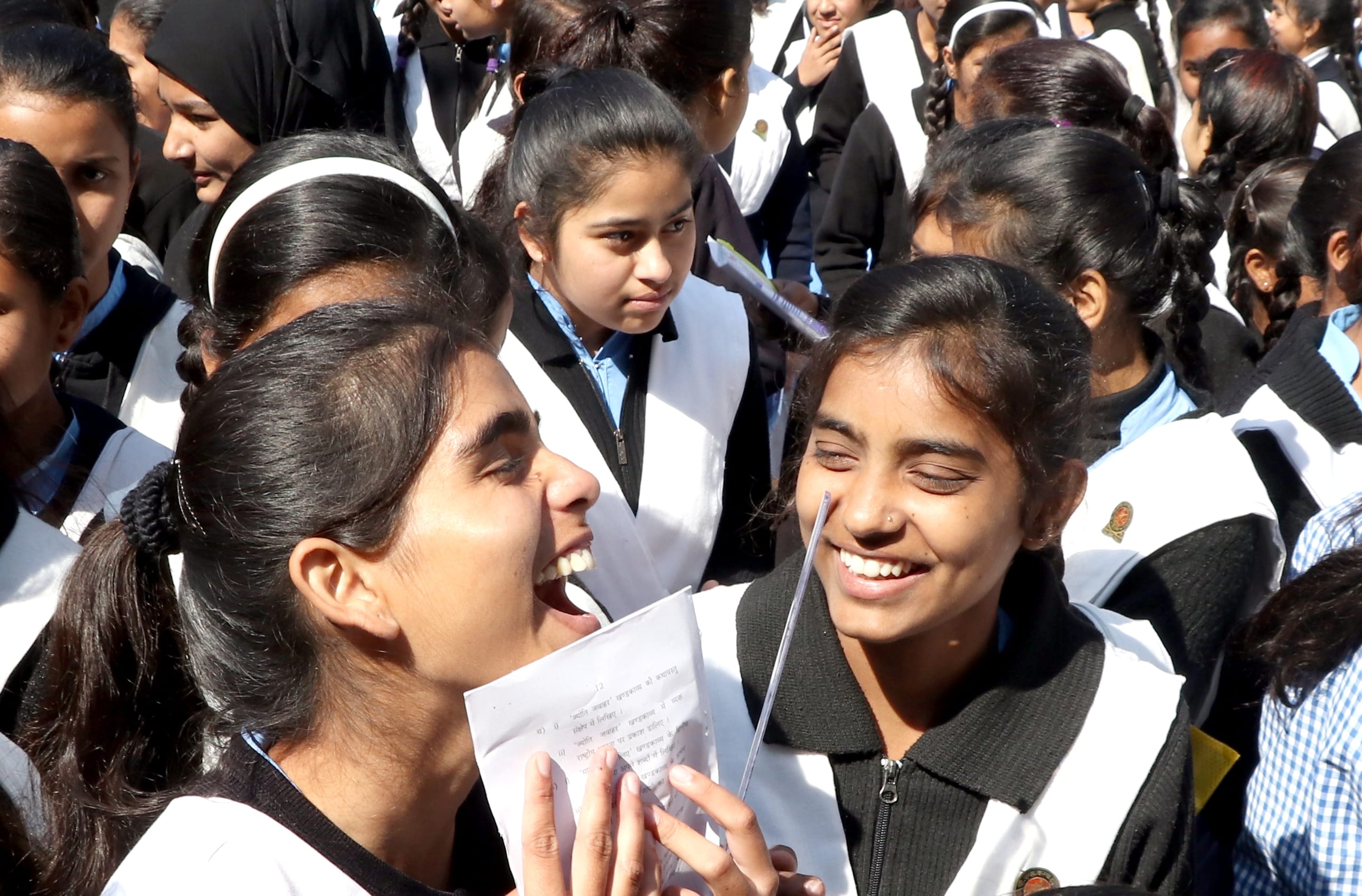 बहुत अच्छा हुआ पेपर। बिजनौर में हाई स्कूल यूपी बोर्ड की परीक्षा देकर आने पर पेपर अच्छा होने पर खि? बहुत अच्छा हुआ पेपर। बिजनौर में हाई स्कूल यूपी बोर्ड की परीक्षा देकर आने पर पेपर अच्छा होने पर खि?