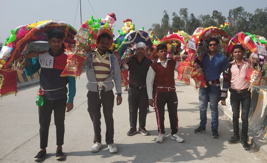 नजीबाबाद में कांवड़ लेकर जाते शिवभक्त कांवड़िये। नजीबाबाद में कांवड़ लेकर जाते शिवभक्त कांवड़िये।