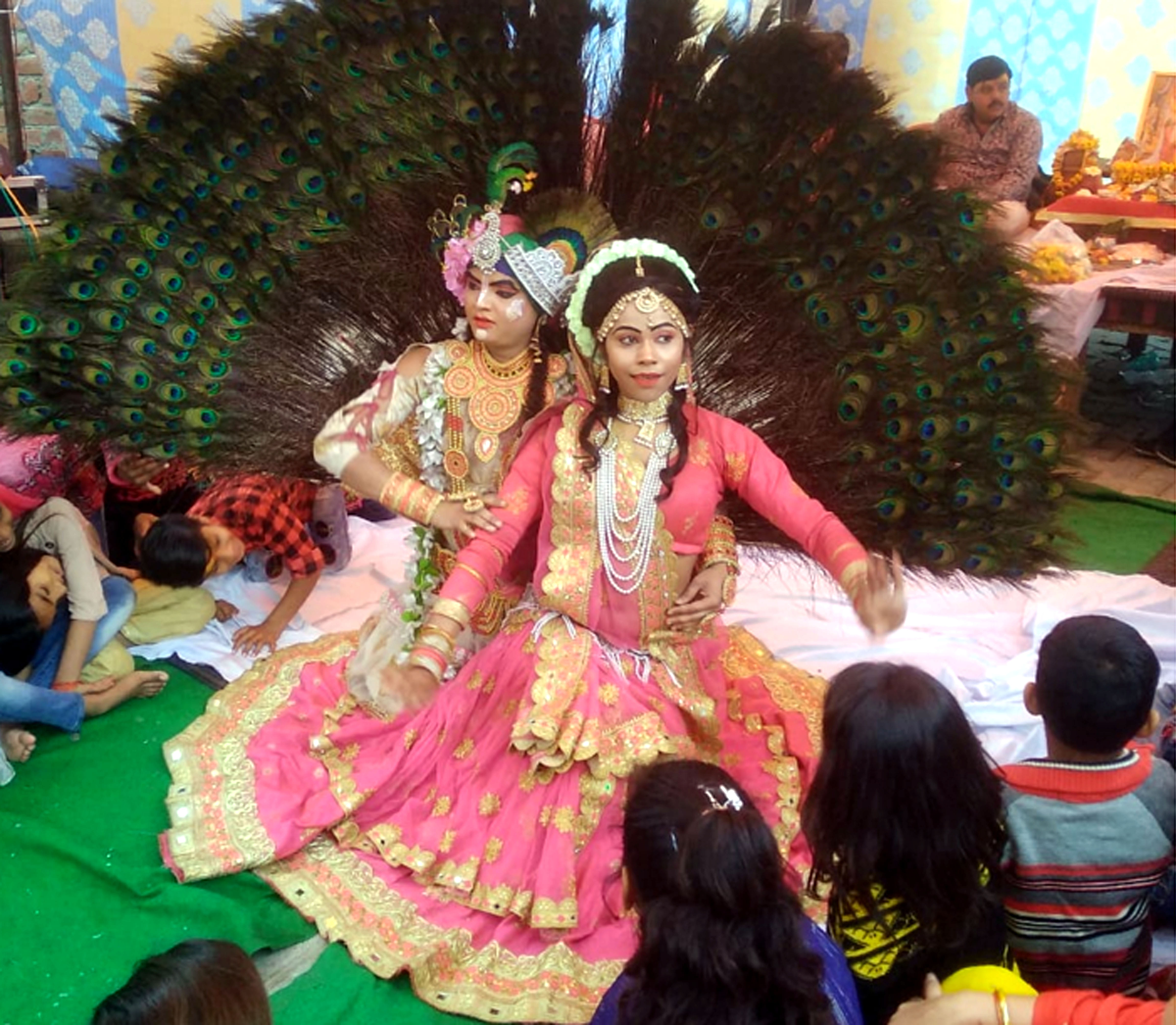 कासगंज के सिद्घबली हुनमान मंदिर पर आयोजित कार्यक्रम में झांकी प्रस्तुत करते कलाकार कासगंज के सिद्घबली हुनमान मंदिर पर आयोजित कार्यक्रम में झांकी प्रस्तुत करते कलाकार