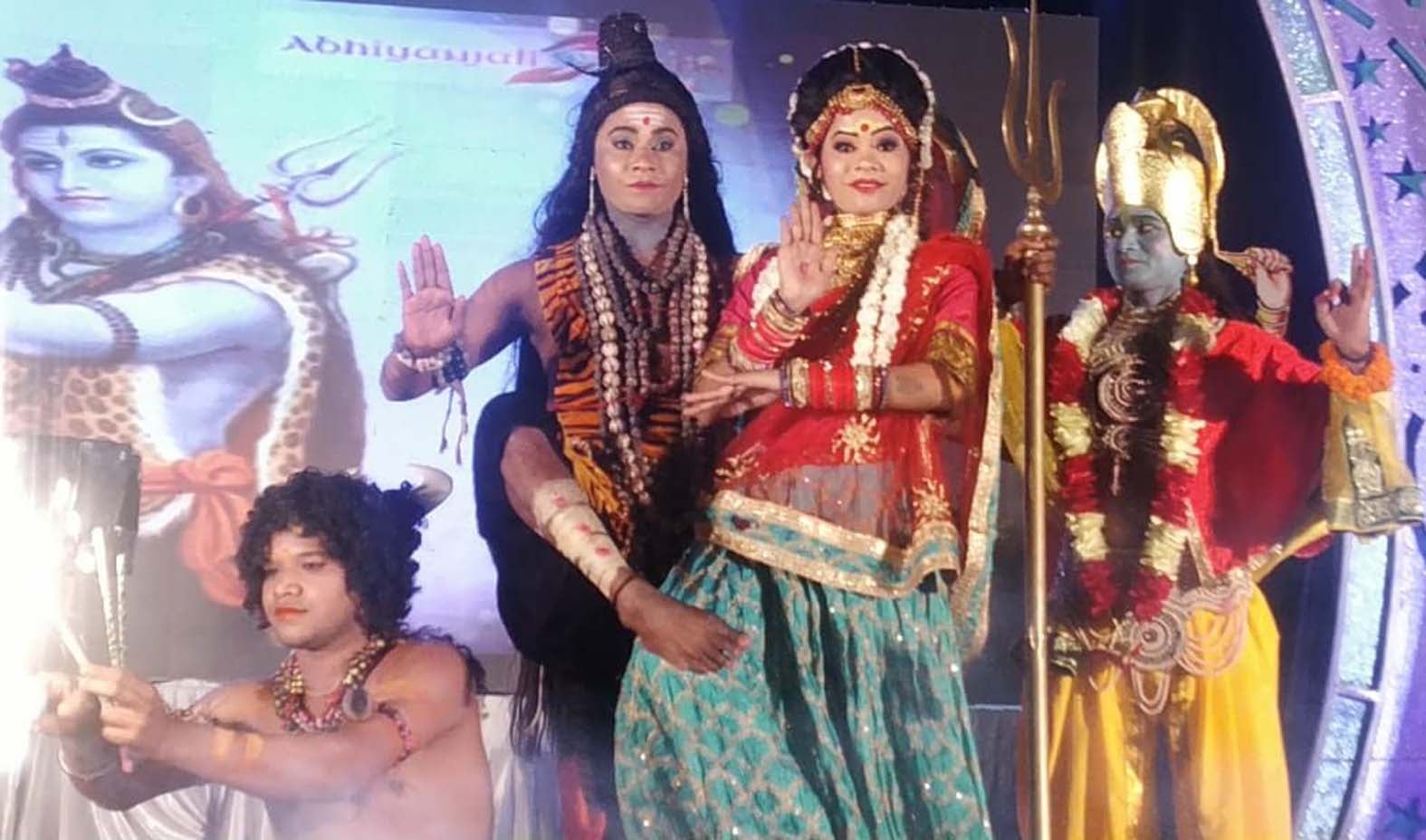 ालिंजर महोत्सव में सांस्कृतिक कार्यक्रम पेश करते कानपुर के कलाकार। ालिंजर महोत्सव में सांस्कृतिक कार्यक्रम पेश करते कानपुर के कलाकार।