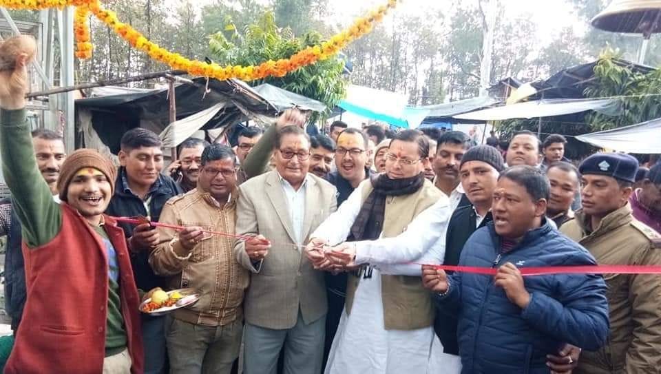 खटीमा के चकरपुर स्थित वनखंडी महादेव शिव मंदिर में महाशिव रात्रि पर दस दिनी मेले का उद्घाटन करते व खटीमा के चकरपुर स्थित वनखंडी महादेव शिव मंदिर में महाशिव रात्रि पर दस दिनी मेले का उद्घाटन करते व
