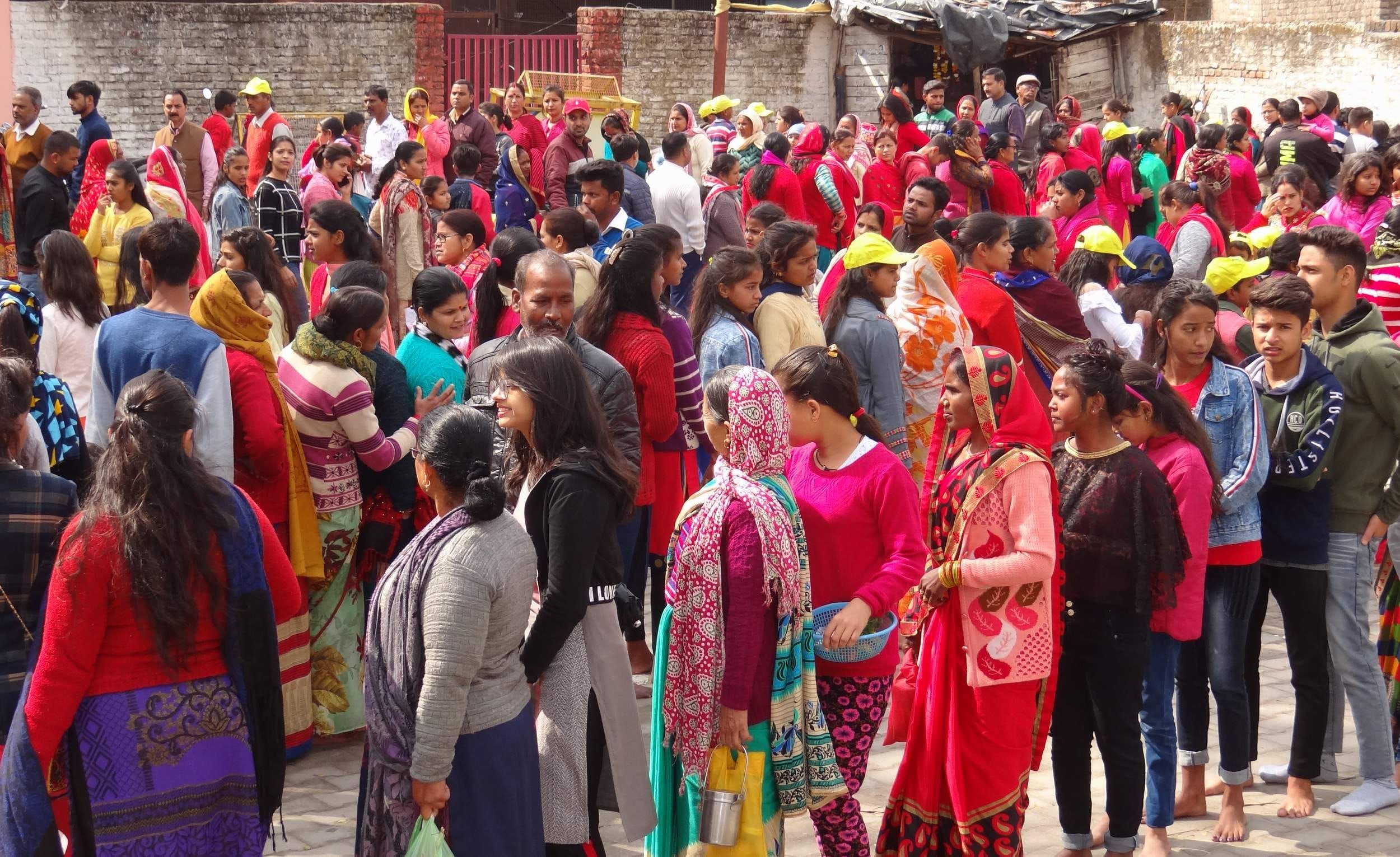 महाशिवरात्रि पर्व के अवसर पर चंद्रेश्वर महादेव मंदिर में जलाभिषेक को उमड़ी श्रद्धालुओं की भीड़? महाशिवरात्रि पर्व के अवसर पर चंद्रेश्वर महादेव मंदिर में जलाभिषेक को उमड़ी श्रद्धालुओं की भीड़?