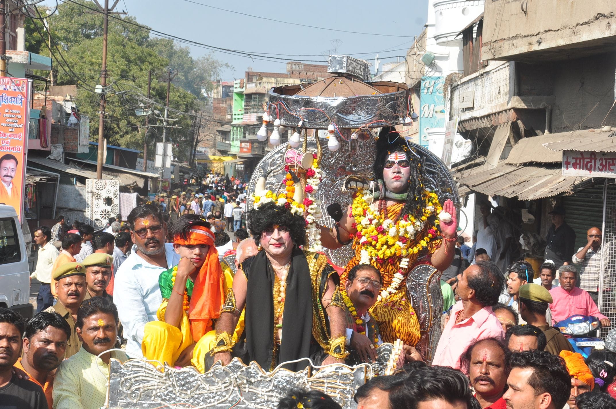 शिव बारात में शामिल नादिया व भगवान के शिव के स्वरूप। शिव बारात में शामिल नादिया व भगवान के शिव के स्वरूप।