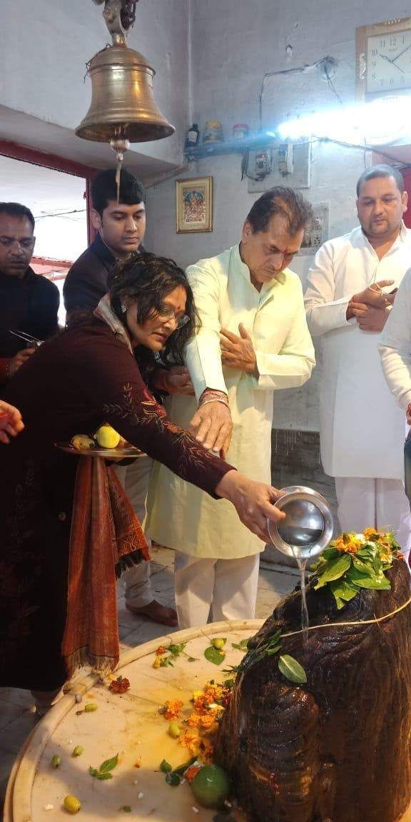 ऋषिकेश स्थित शिवालय में परिवार सहित जलाभिषेक करते विधानसभा अध्यक्ष प्रेमचंद अग्रवाल। ऋषिकेश स्थित शिवालय में परिवार सहित जलाभिषेक करते विधानसभा अध्यक्ष प्रेमचंद अग्रवाल।