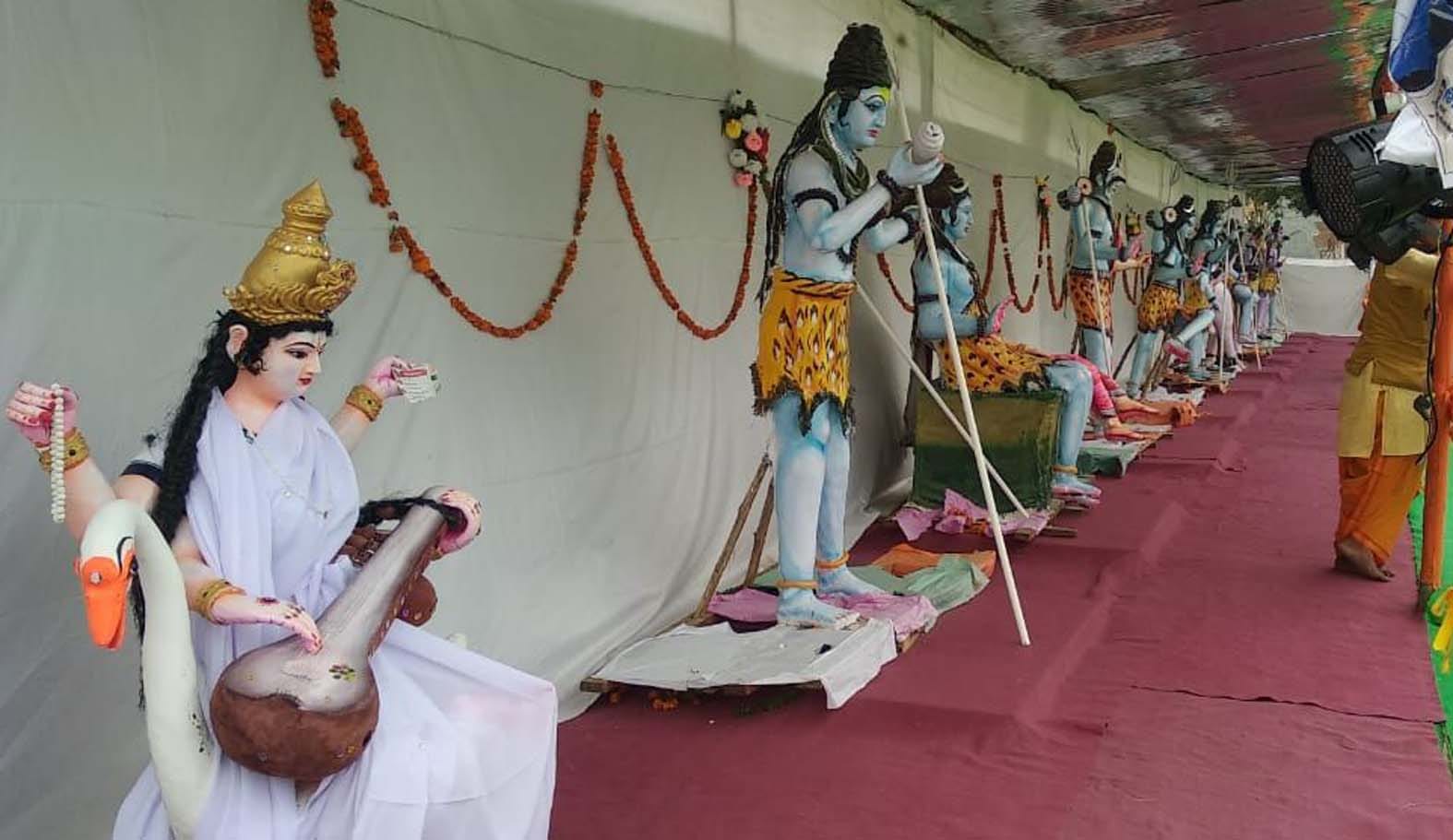 कालिंजर महोत्सव में शिव गैलरी में सजाई गईं शिव की विभिन्न मुद्राओं की प्रतिमा। कालिंजर महोत्सव में शिव गैलरी में सजाई गईं शिव की विभिन्न मुद्राओं की प्रतिमा।