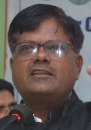 डीएम हीरा लाल। डीएम हीरा लाल।