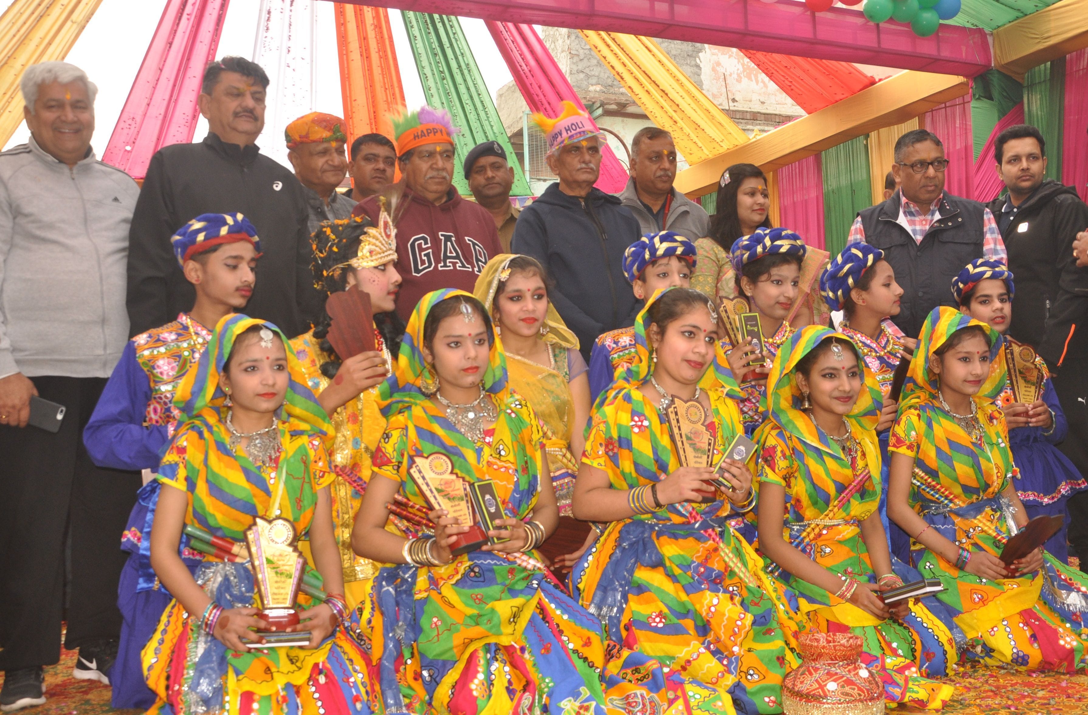 रविवार को रेलवे रोड पर आयोजित रहगिरी में कार्यक्रम में संमानित करते हुए । संवाद न्यूज एजेंस? रविवार को रेलवे रोड पर आयोजित रहगिरी में कार्यक्रम में संमानित करते हुए । संवाद न्यूज एजेंस?