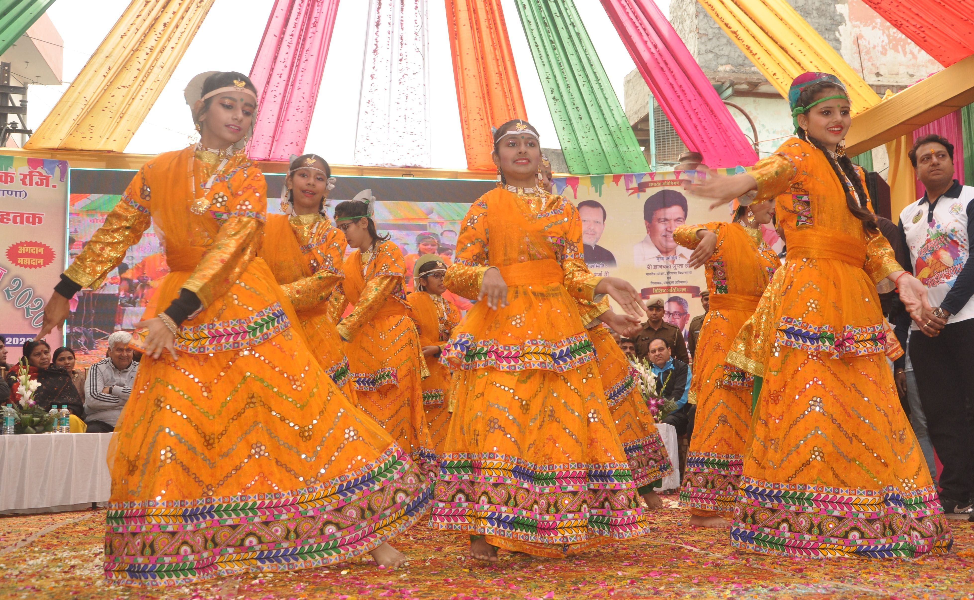 रविवार को रेलवे रोड पर आयोजित रहगिरी में कार्यक्रम में प्रस्तृति देते कलाकार । संवाद न्यूज ए रविवार को रेलवे रोड पर आयोजित रहगिरी में कार्यक्रम में प्रस्तृति देते कलाकार । संवाद न्यूज ए