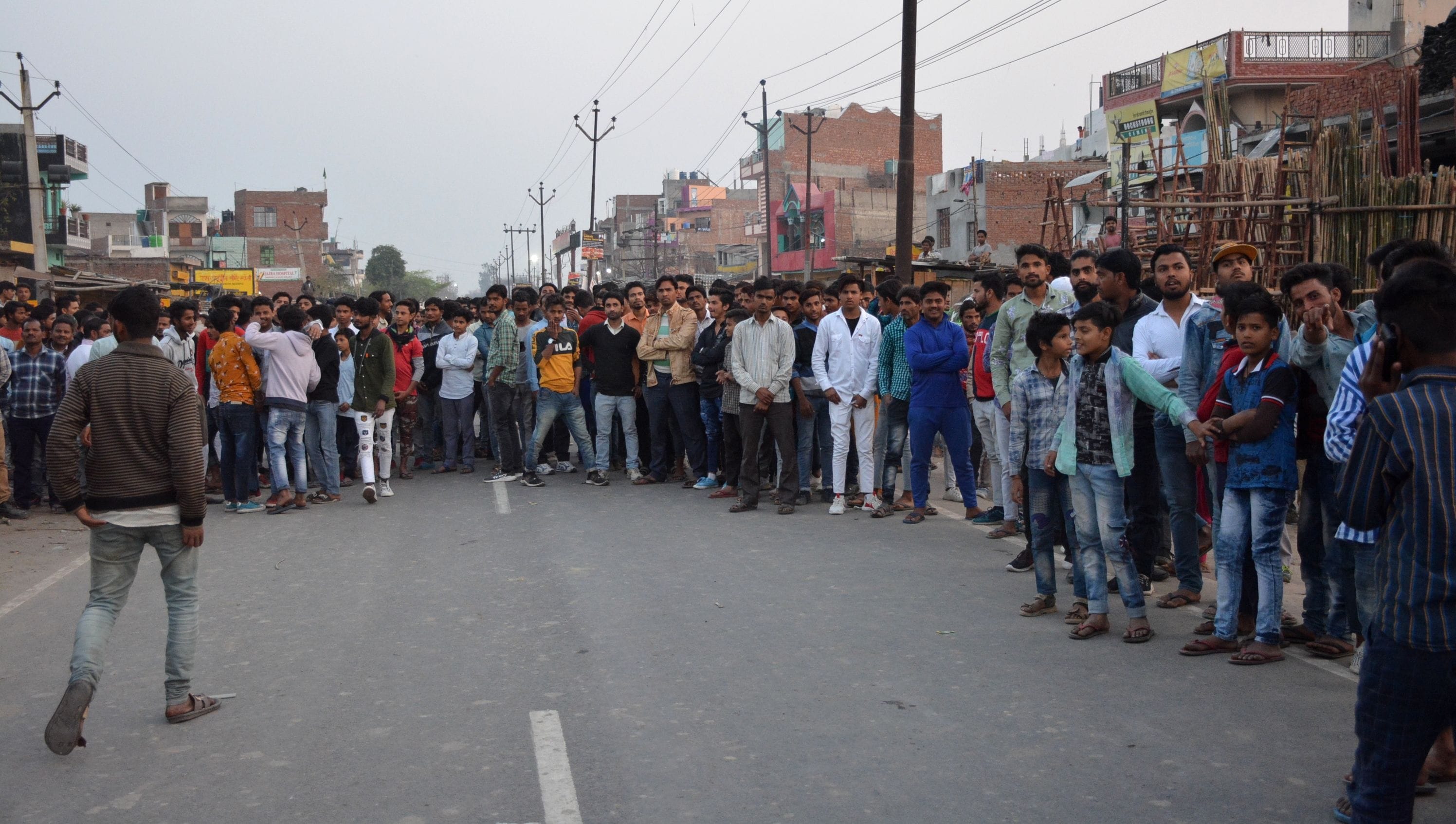 जीवनगढ़ पुलिया अनूपशहर रोड पर सीएए के विरोध में लगाया जाम।