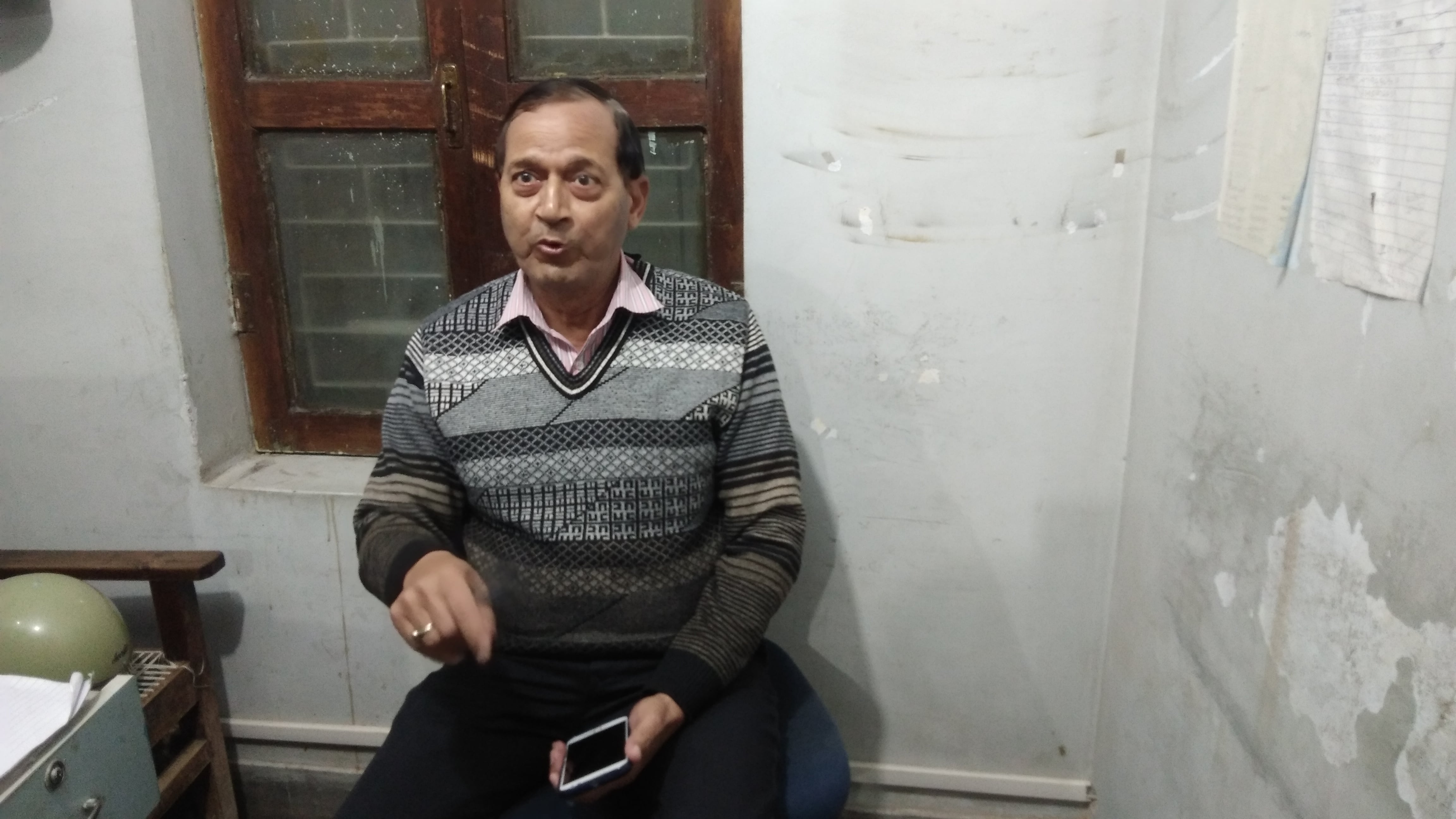 जालौन ः अमेरिकी राष्ट्रपति डोनाल्ड ट्रंप को ताजमहल की दास्तां सुनाने वाले गाइड नितिन के बारे मे? जालौन ः अमेरिकी राष्ट्रपति डोनाल्ड ट्रंप को ताजमहल की दास्तां सुनाने वाले गाइड नितिन के बारे मे?