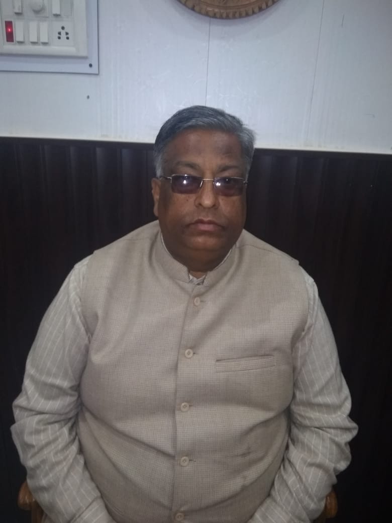 बिजली का सामान विक्रेता महेश भोला बिजली का सामान विक्रेता महेश भोला