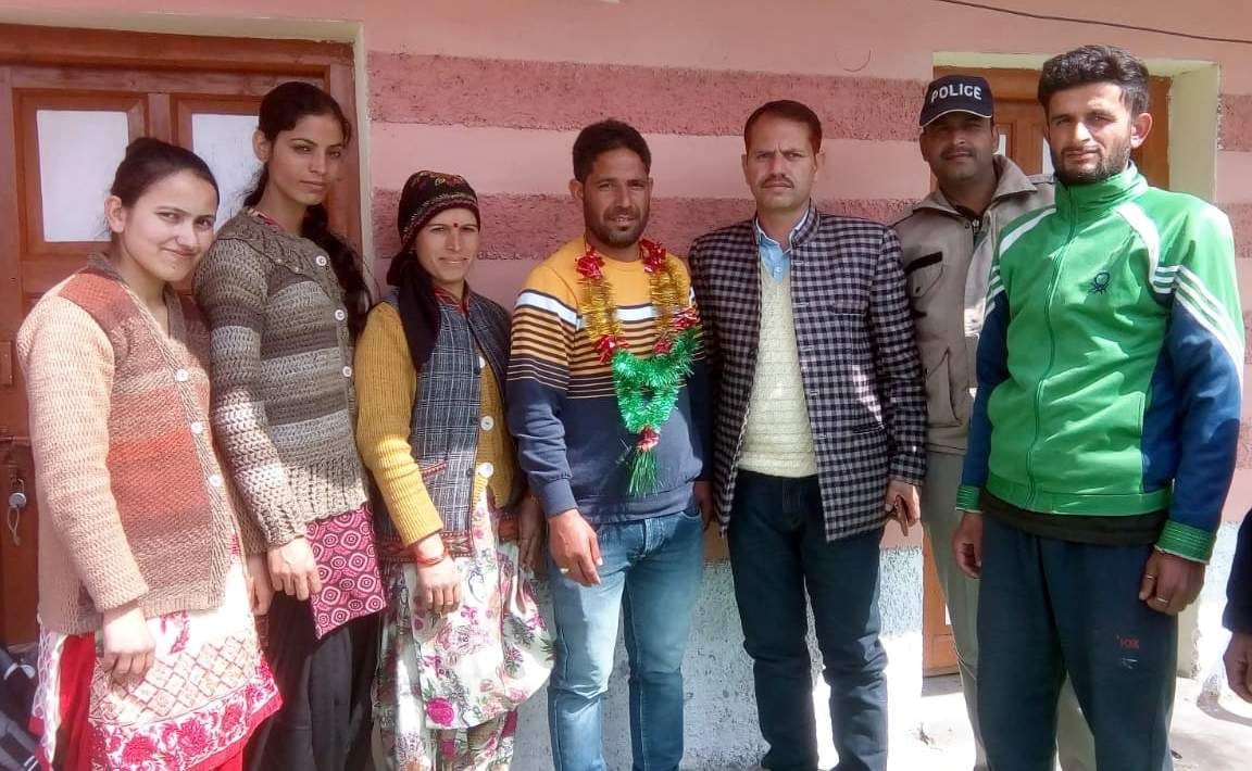ग्राम पंचायत मगरौली में निर्विरोध उप प्रधान शूरवीर सिंह राणा। साथ में वार्ड सदस्य। ग्राम पंचायत मगरौली में निर्विरोध उप प्रधान शूरवीर सिंह राणा। साथ में वार्ड सदस्य।