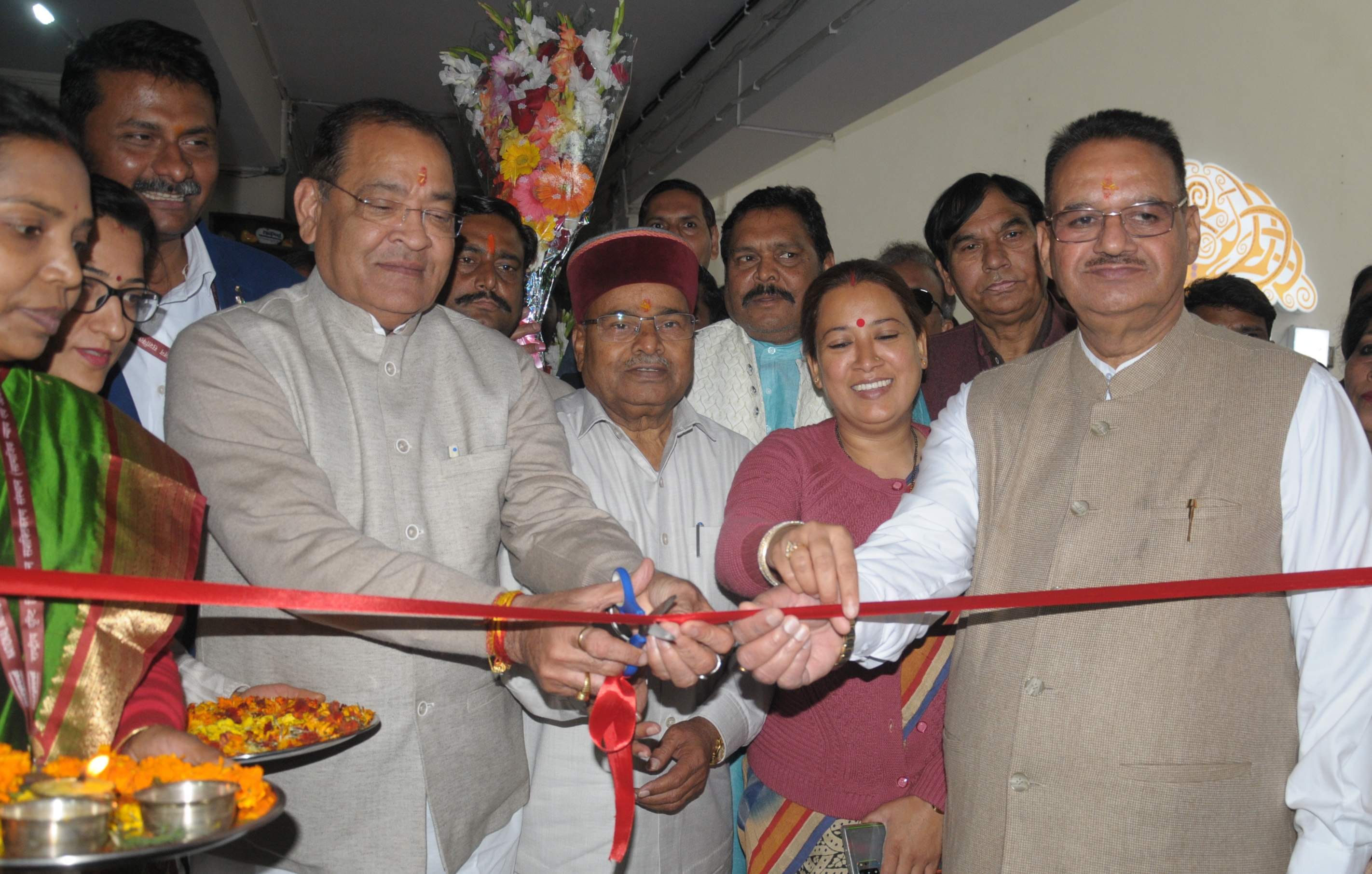 राजपुर रोड स्थित राष्ट्रीय दृष्टि दिव्यांगजन सशक्तिकरण संस्थान में दिव्य पथ का रिबन काटकर शिल? राजपुर रोड स्थित राष्ट्रीय दृष्टि दिव्यांगजन सशक्तिकरण संस्थान में दिव्य पथ का रिबन काटकर शिल?