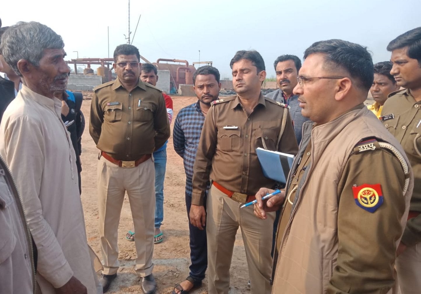 कांधला (शामली) क्षेत्र के गांव हुरमंजपुर के पास टायर मलवा फैक्टरी में विस्फोट के बाद घटना की जानक? कांधला (शामली) क्षेत्र के गांव हुरमंजपुर के पास टायर मलवा फैक्टरी में विस्फोट के बाद घटना की जानक?