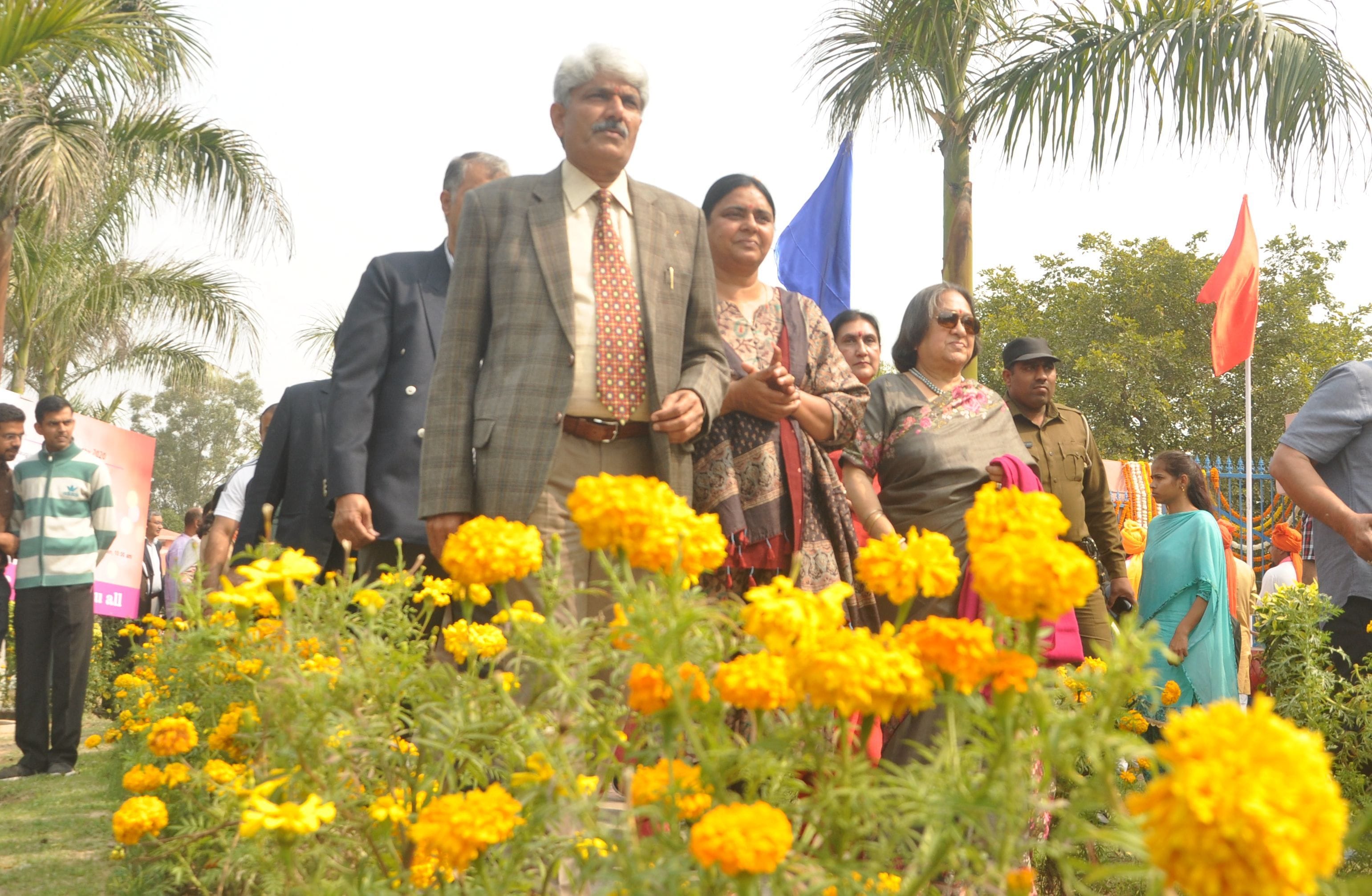 शनिवार को एमडीयू में गुलाब वाटिका में रंग महोत्सव में पहुंचे अतिथि    ।      संवाद न्यूज एजेंसी