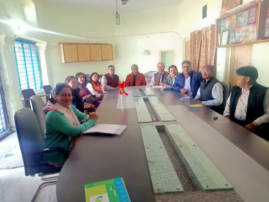 अखिल भारतीय ग्राहक पंचायत की बैठक में शामिल लोग। अखिल भारतीय ग्राहक पंचायत की बैठक में शामिल लोग।