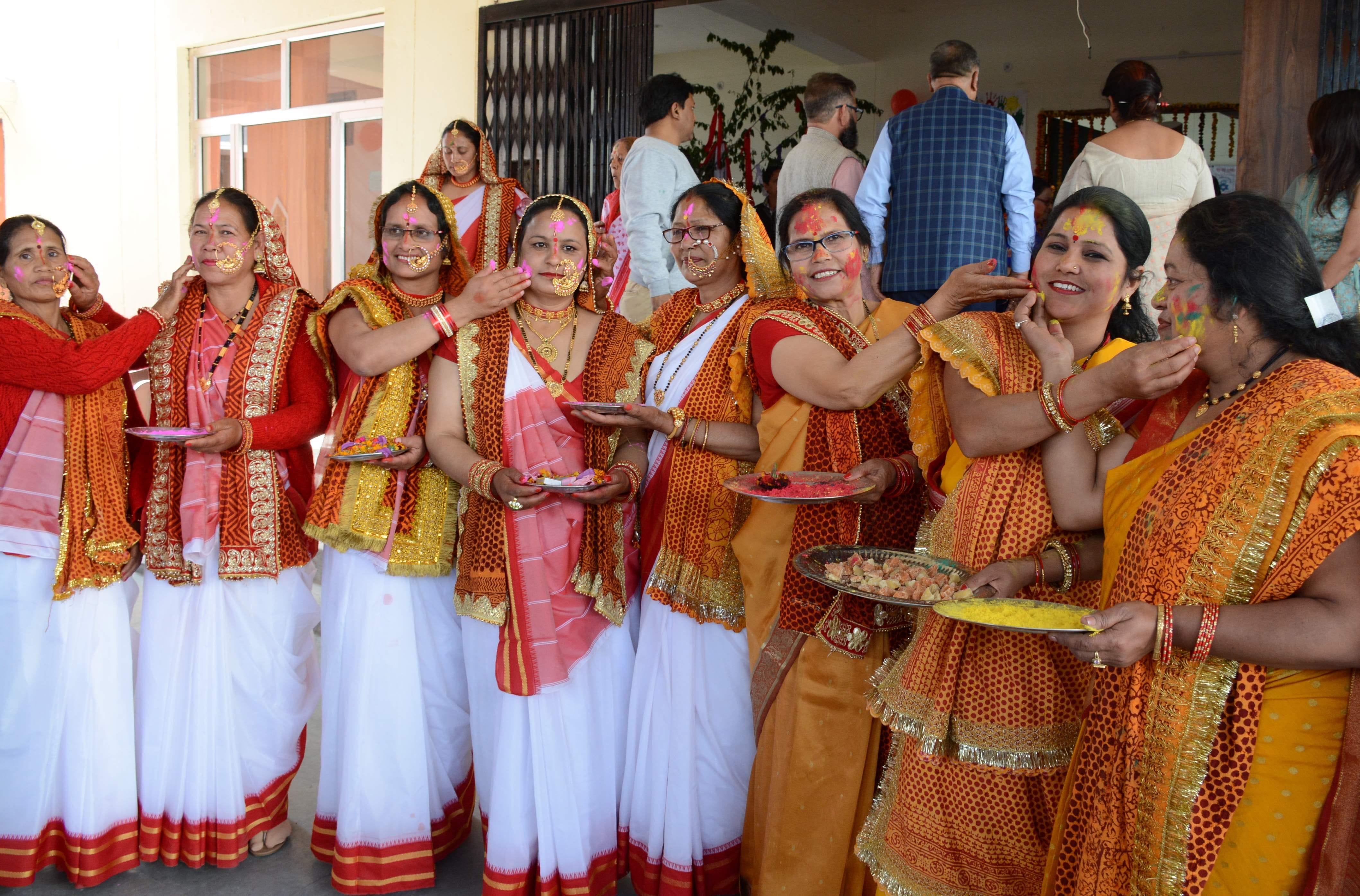 जीएमएस रोड स्थित कुर्मांचल भवन में आयोजित कुर्मांचल सांस्कृतिक एवं कल्याण परिषद की ओर से आयोजित