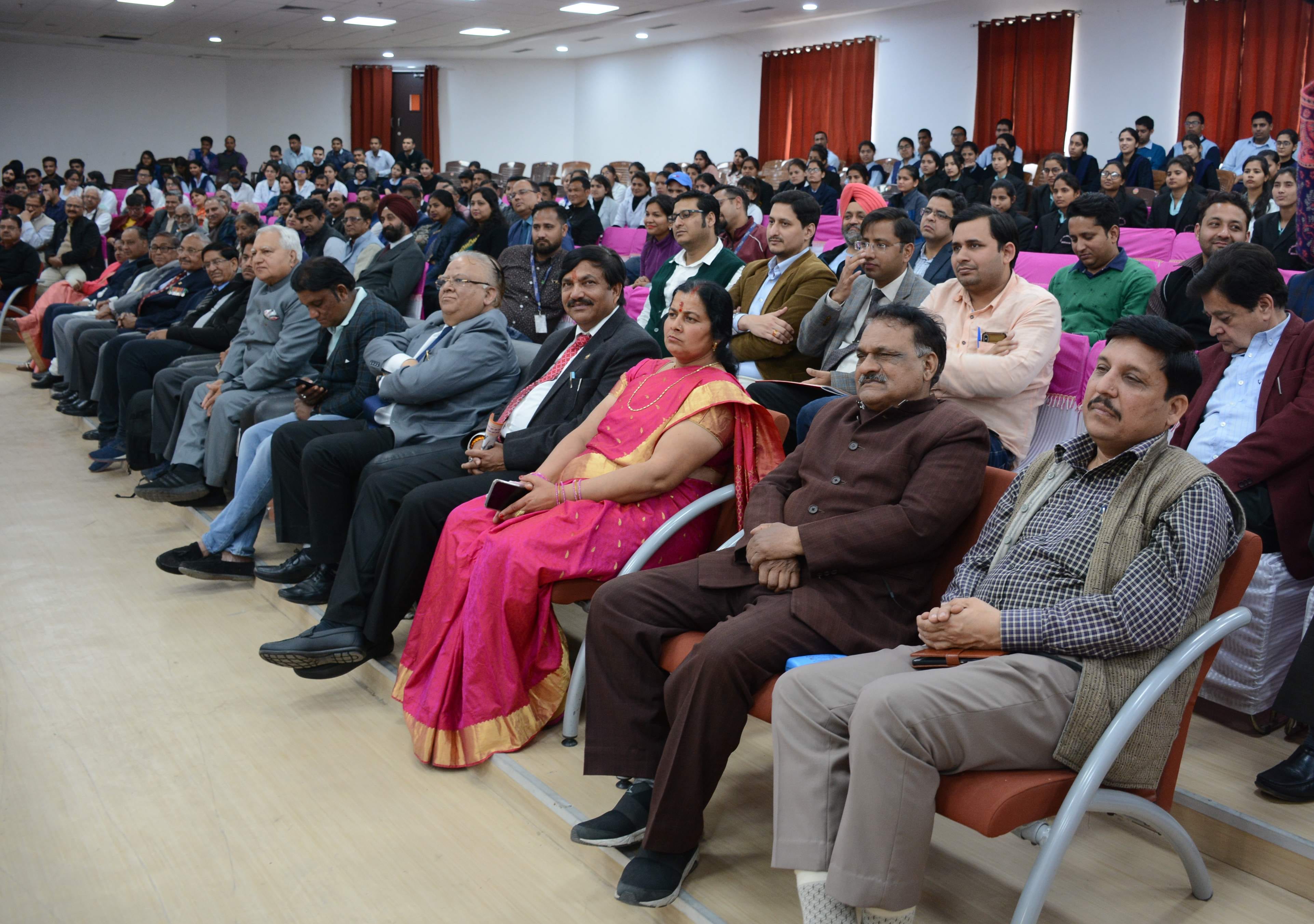 राजकीय दून मेडिकल कॉलेज में स्व. हेमवती नंदन बहुगुणा के जन्म शताब्दी पर आयोजित कार्यक्रम में उपस? राजकीय दून मेडिकल कॉलेज में स्व. हेमवती नंदन बहुगुणा के जन्म शताब्दी पर आयोजित कार्यक्रम में उपस?